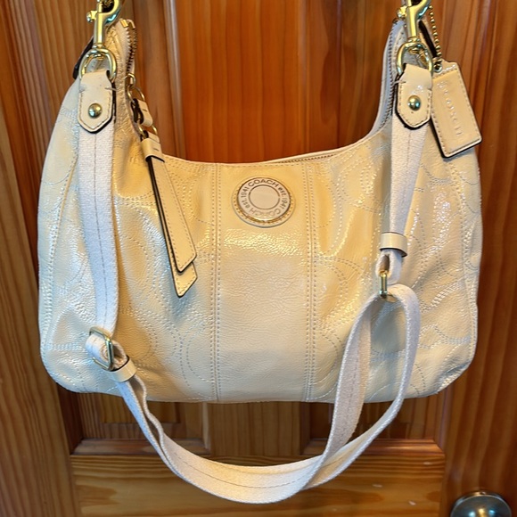 Coach F19282 Signature Stitched Patent Leather Shoulder Bag Purse Cream - Picture 2 of 13